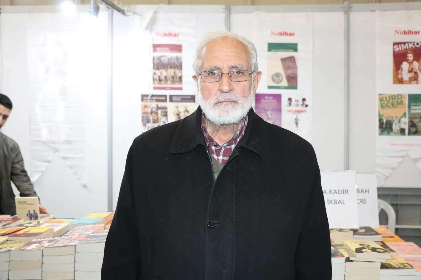 Yazar Abdulkadir İkbal: "Etrafımızdaki büyük çınarlar bir bir devriliyor"